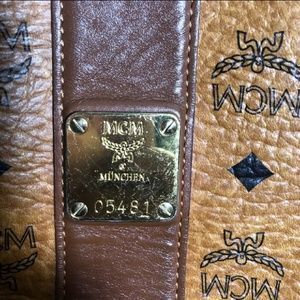 Re-poshing MCM handbag